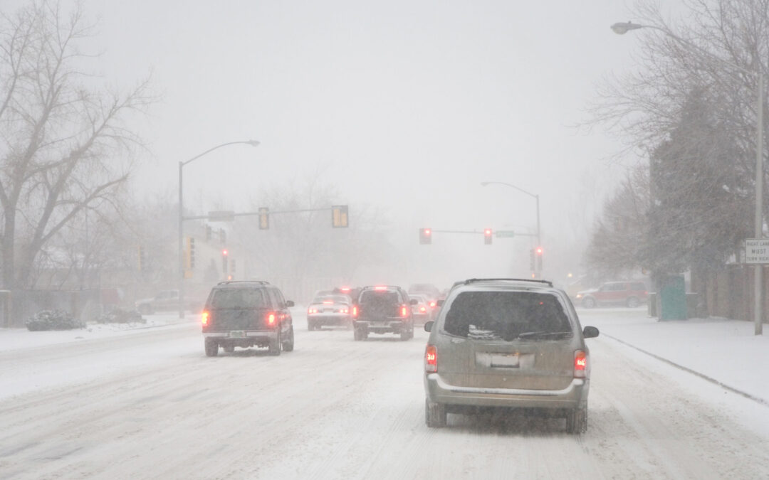 Cómo conducir de manera segura en carreteras resbaladizas y nevadas